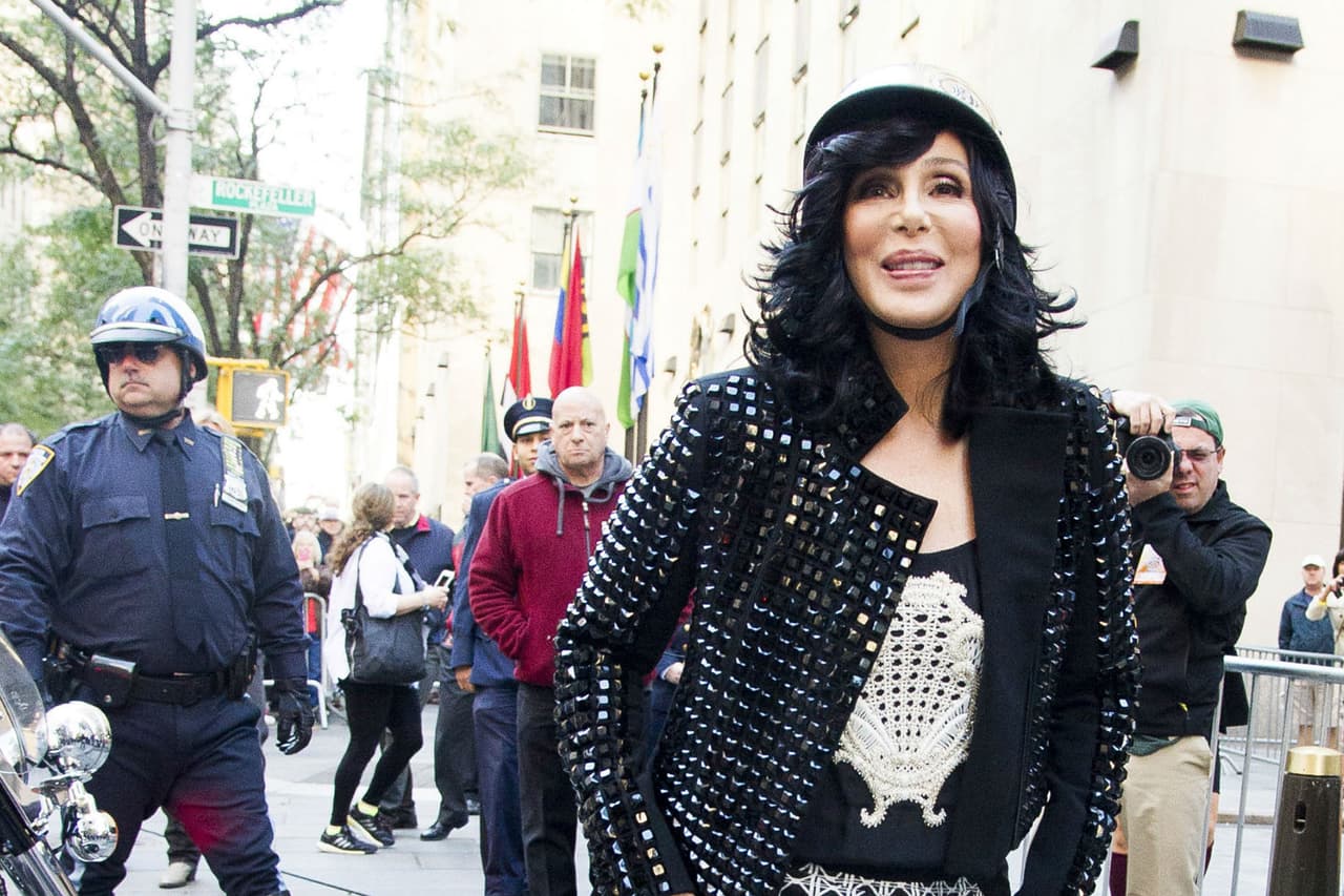 Cher nació en California, Estados Unidos, el 20 de mayo de 1946, con algunos arreglos luce bien a sus 68 años.