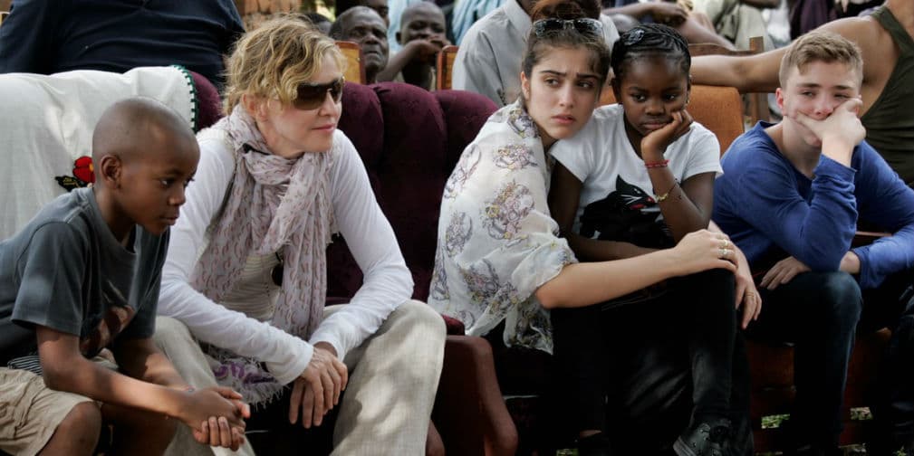 9. Madonna: La Reina del Pop tiene 2 hijos biológicos (Lola y Rocco) y 2 adoptivos (David y Mercy).