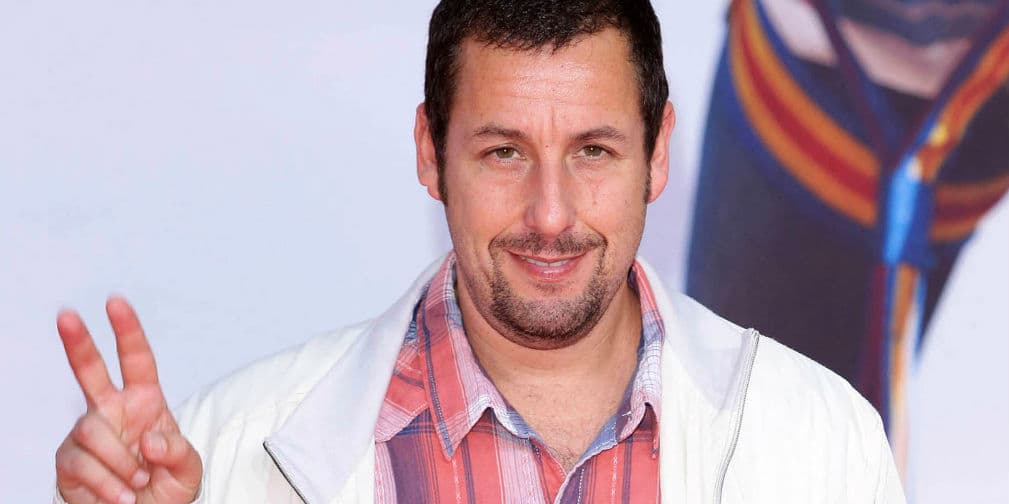 6. Adam Sandler: Conocido por películas como Billy Madison, Happy Gilmore, Un Papá Genial y 50 First Dates.