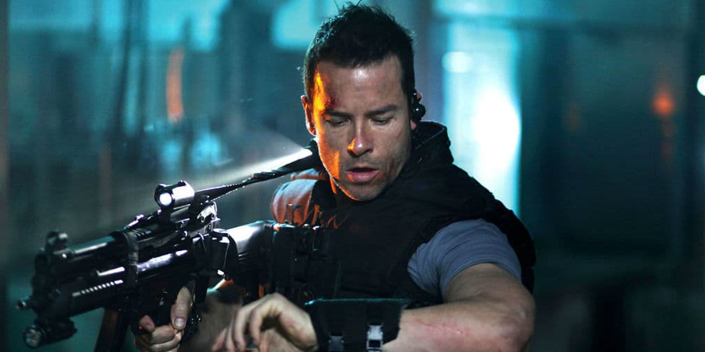 Actuó en cintas como L.A. Confidential, Memento, The Count of Monte Cristo y The Time Machine.