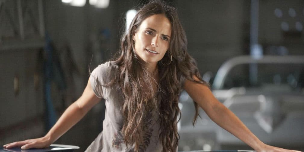Jordana Brewster es conocida por interpretar a Mia Toretto en la saga, hermana de "Dom" y el interés amoroso de Brian O'Conner. El par termina juntos y se retiran de la acción, esto cuando tuvieron que retirar al personaje de Paul Walker tras su fallecimiento.