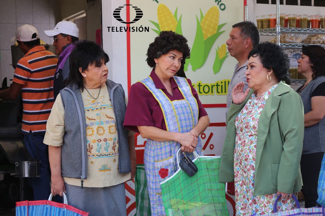 El año pasado en 'Nosotros los guapos', Doña Cuca se encontró con Doña Lucha y la mamá del Vítor en la cola de las tortillas.