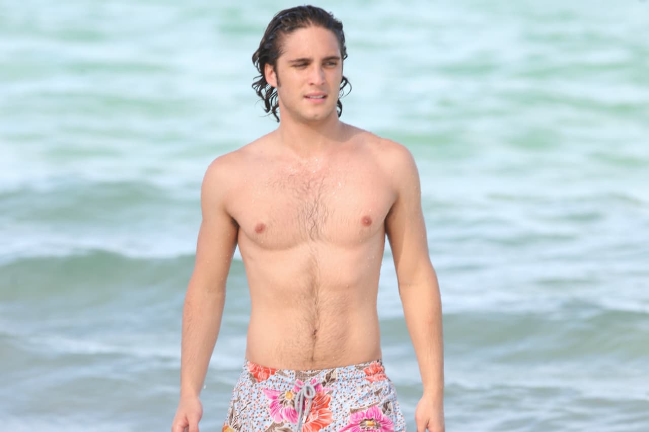 Un bronceado es básico para lucir de diez, ¡agarra más color Diego!