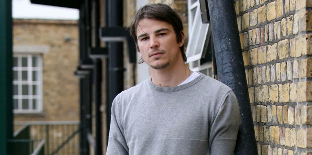 3. Josh Harnett: El actor comentó que su primera compra fue un coche de la marca Audi, dijo que por necesidad.
