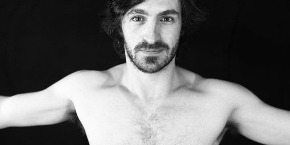 Macken ha modelado para las marcas de ropa Abercrombie, Fitch, Ralph Lauren, y GQ.