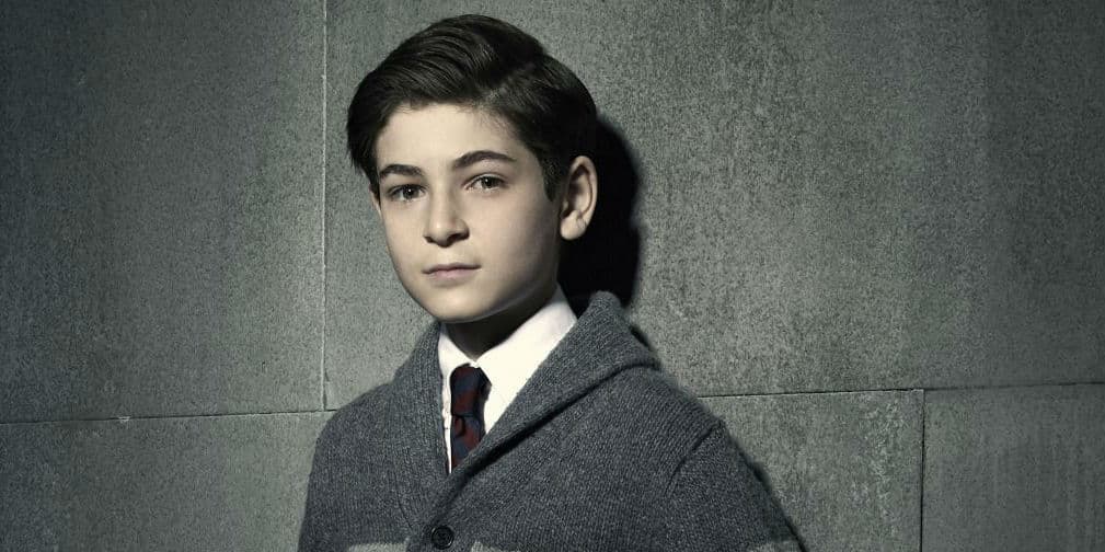 David Mazouz nació en Los Angeles, California; el 19 de febrero de 2001 y es un actor estadounidense.