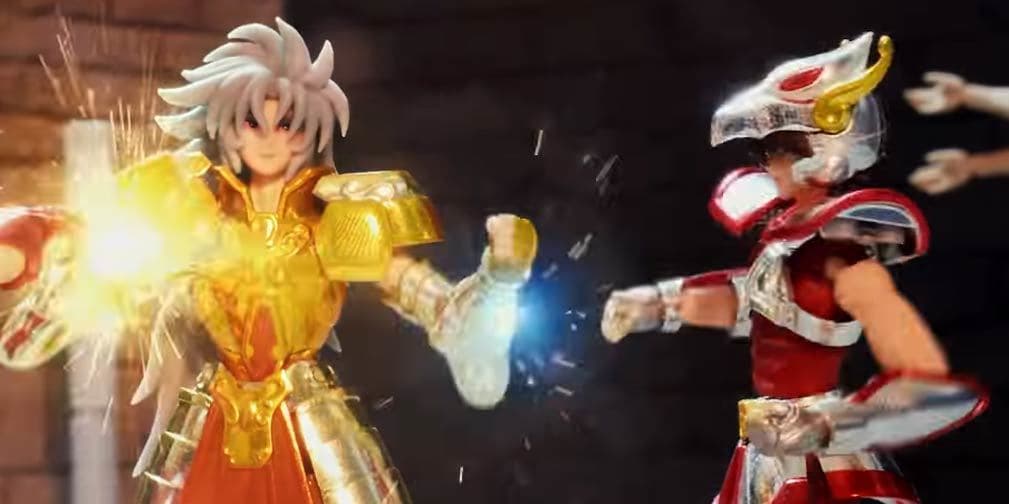 ¡Figuras de 'Los Caballeros del Zodiaco' cobran vida y pelean entre ellos!
