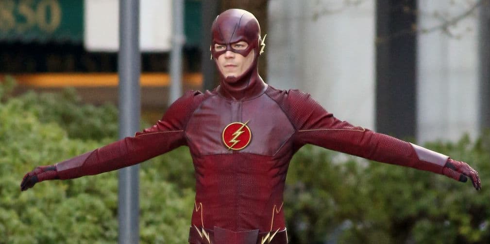 En 2015 ganó un Saturn Awards por su papel en The Flash, como mejor serie adaptada a un Superhéroe.
