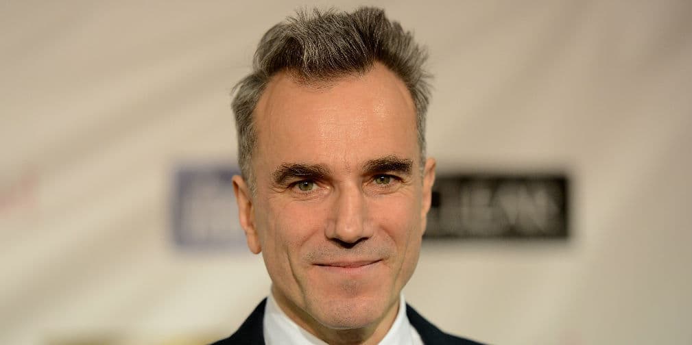 6. Daniel Day Lewis: La fama no le gustó nada. En 1999 se dedicó la fabricación artesanal de zapatos. WTF???