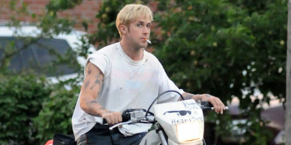 3. Ryan Gosling: Este galán tiene todo el look de bad boy, desde el cigarro hasta la motocicleta.