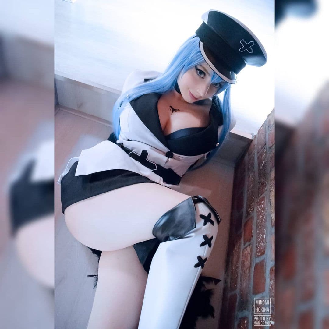 Otro anime al que recurrió fue Akame Ga Kill, de donde tomó a Esdeath.