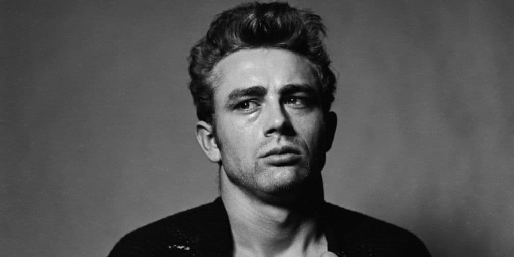 15. James Dean: El actor perdió el control de su auto y se incrustó debajo de otro, muriendo a los 24 años.