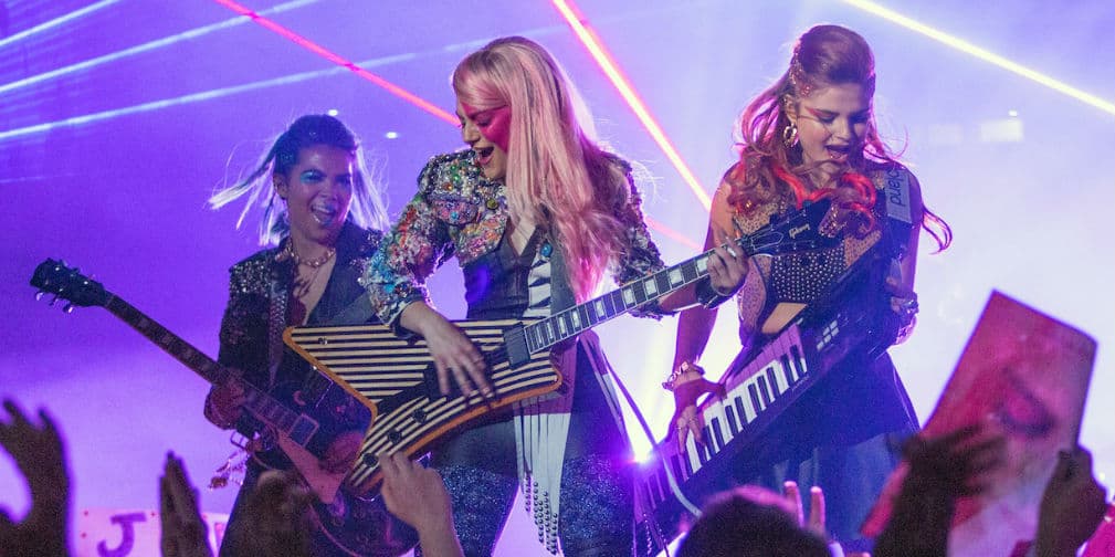 5. Jem and the Holograms: Uno de los mayores fracasos en taquilla. Costó 5 millones de dólares y generó 2.3 nada más.
