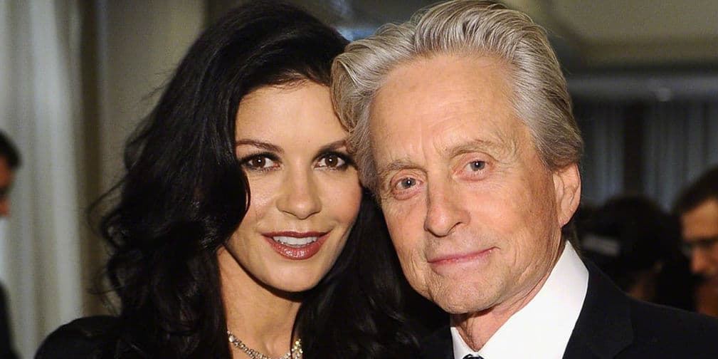 1. Michael Douglas y Catherine Zeta Jones: El actor le pagó 300 millones de dólares por 13 años de matrimonio con ella.