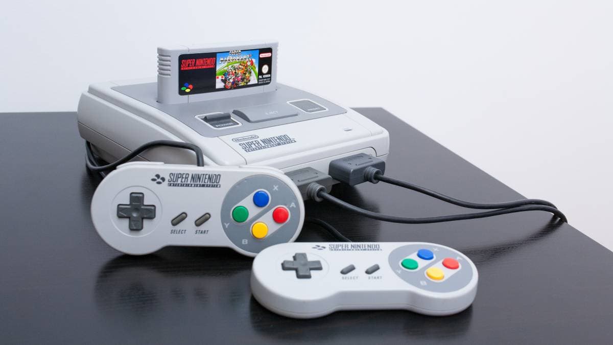 Sí, amiguito. El último años de los 90, 1999, fue hace 20 años. Por ello no extraña que tan sólo pensar en lo que hacíamos en aquella década, como jugar Super Nintendo, le genere nostalgia a medio internet.