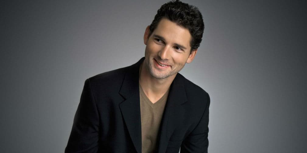 Eric Bana comenzó su carrera como comediante, mientras trabajaba como camarero en Melbourne en 1991.