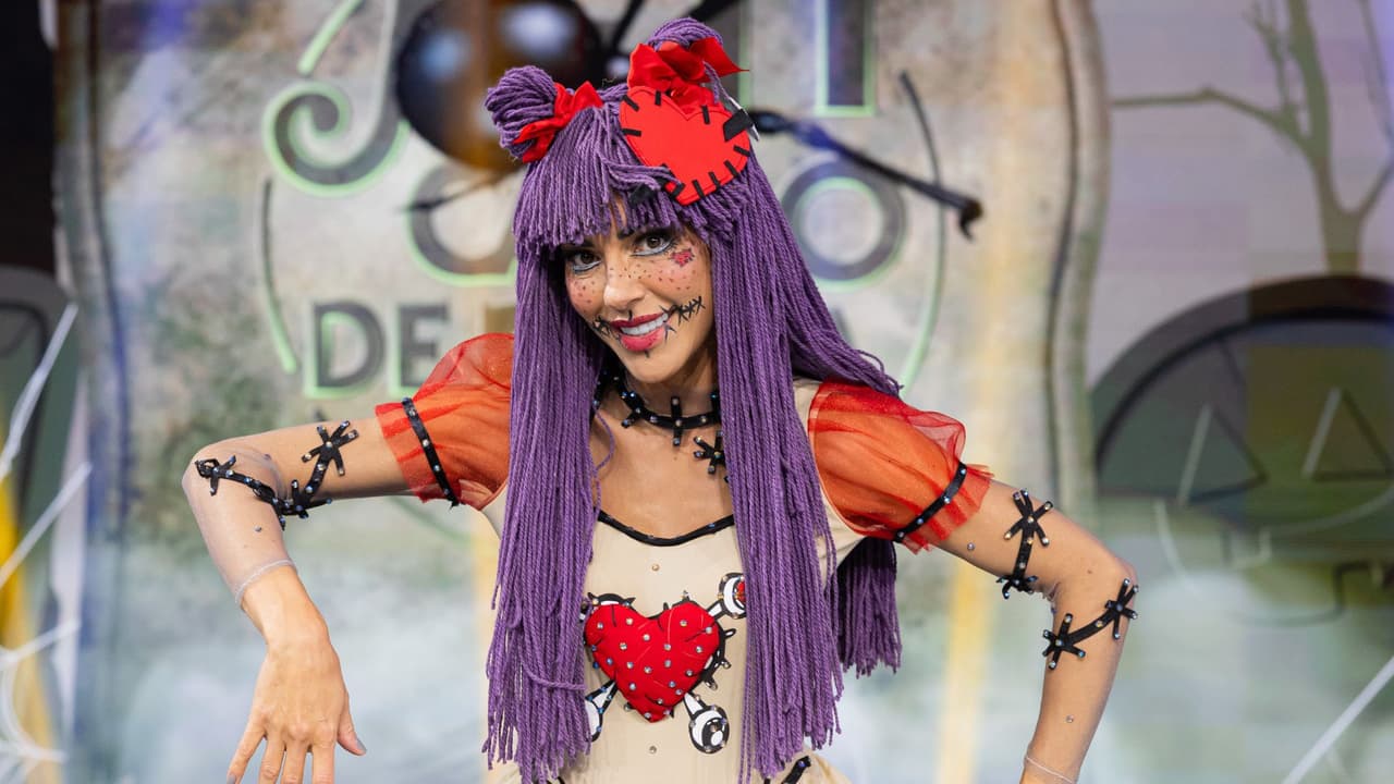 Katelen Covolo en el especial de Halloween de Me Caigo de Risa 11