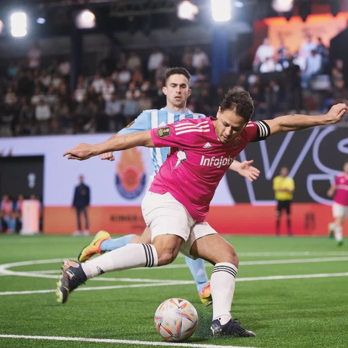 'Chicharito' jugó con Porcinos FC