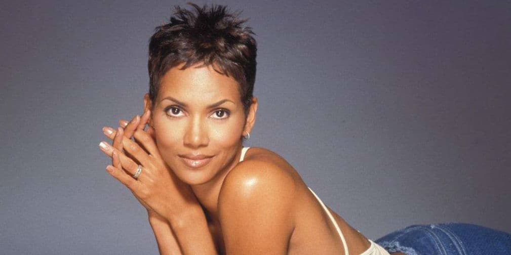 5. Halle Berry: Se golpeó la cabeza tras caer durante una secuencia de lucha para la película The Call (2013).