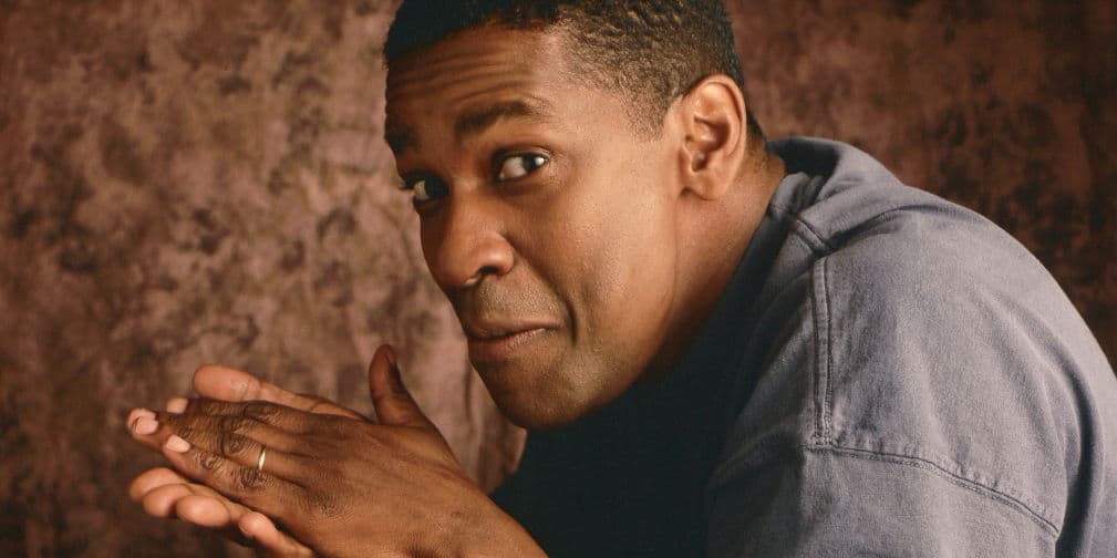 3. Denzel Washington: Se lesionó una de sus manos en un partido de baloncesto y su dedo quedó torcido.