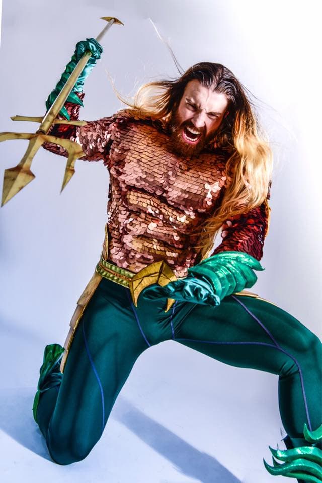 Sin embargo, ante su parecido con Jason Momoa, Aquaman es su primer cosplay masculino.