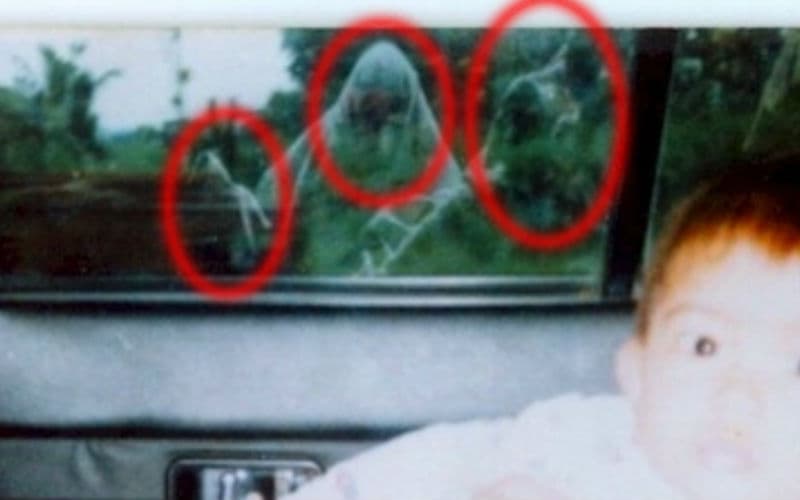 Niñeras de ultra tumba, ¿por qué los fantasmas aman salir en las fotos de niños?
