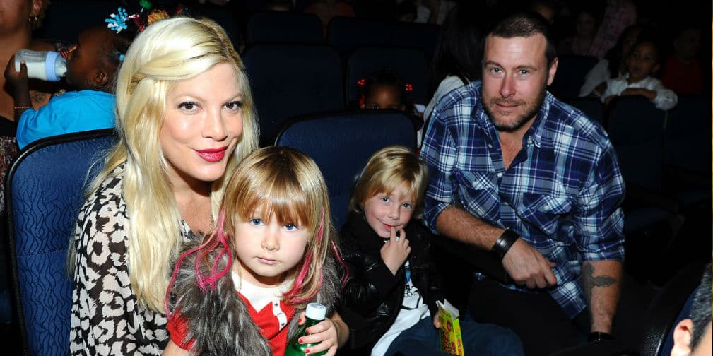 5. Tori Spelling y Dean McDermott: Viven de hacer un reality show en el que reforman casas en lagos.