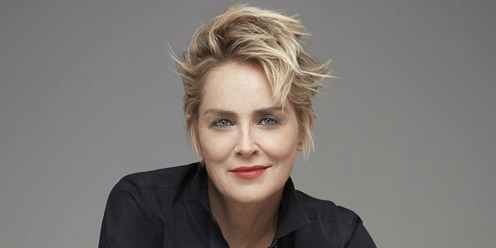 4. Sharon Stone: Tiene un IQ de 154, muy superior a la media. Es licenciada en Literatura y Bellas Artes.