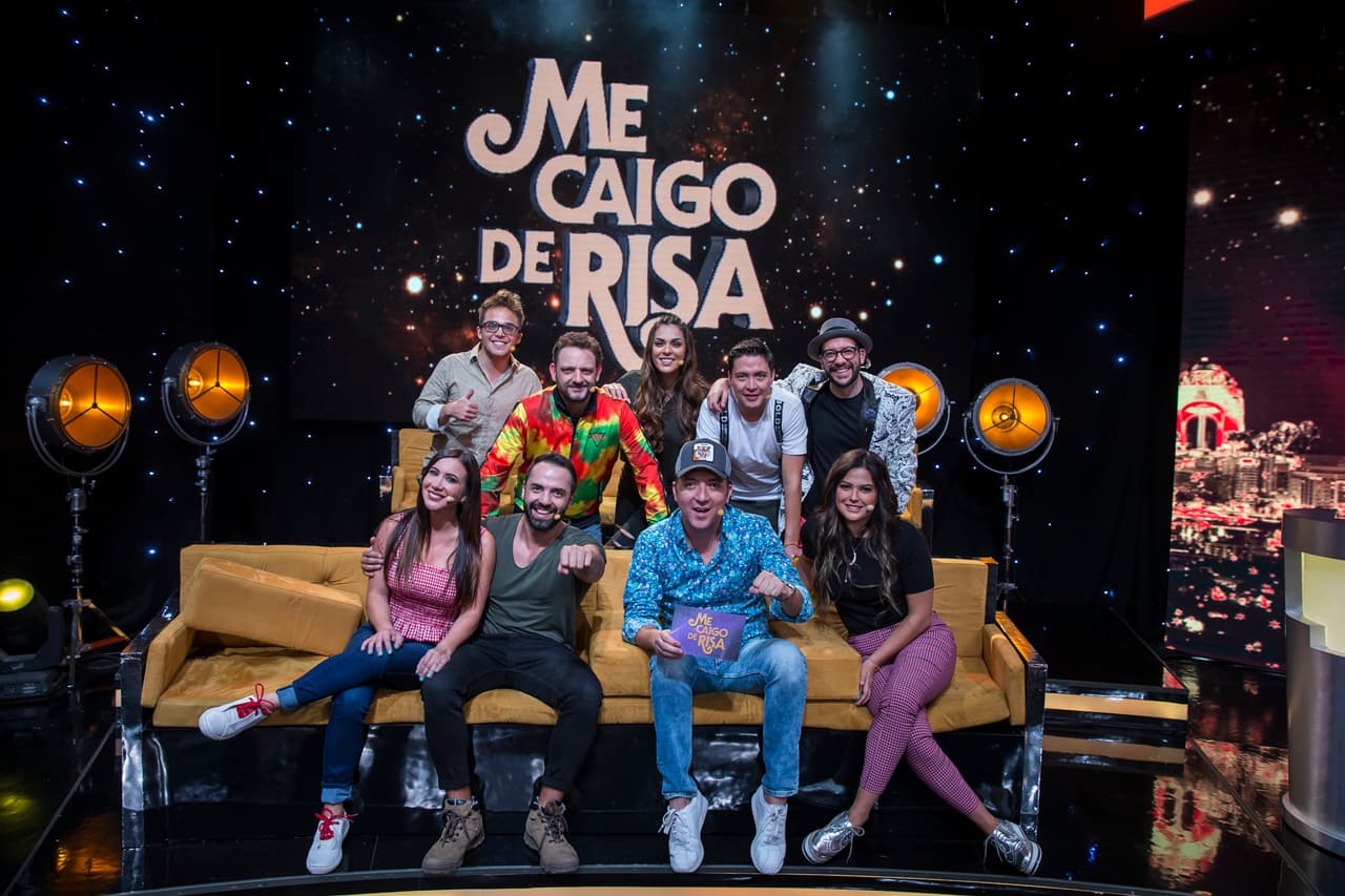 Y no pudo faltar la boninta foto del recuerdo con toda la Famimlia Disfuncional.