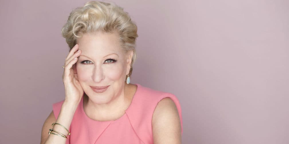 9. Bette Midler: La actriz y cantante llamó ridícula a Ariana y también le dijo que no tenía que parecer prostituta para salir adelante.