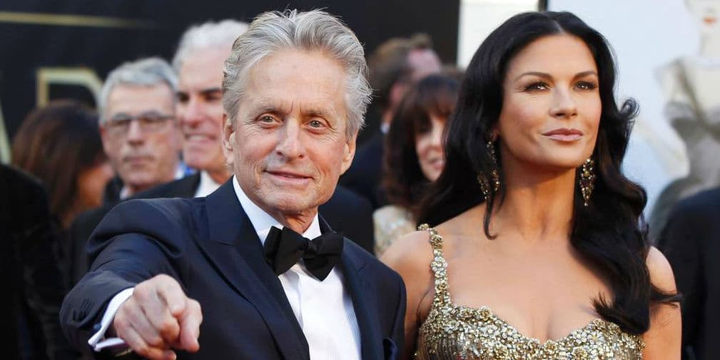 9. Michael Douglas y Catherine Zeta Jones: No cabe duda que en esta pareja de actores, ella es la bonita y él muy talentoso.