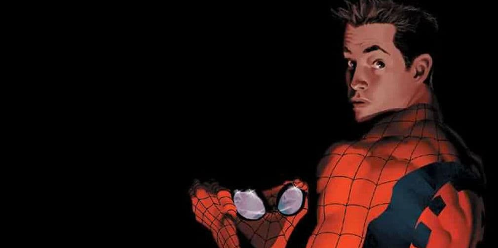5. Peter Parker (The Amazing Spiderman): Una mordedura de una araña radiactiva le da superpoderes.