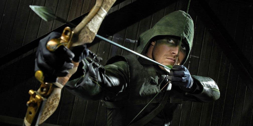 Oliver Queen es un multimillonario playboy que combate el crimen en busca de limpiar las calles de Starling City.