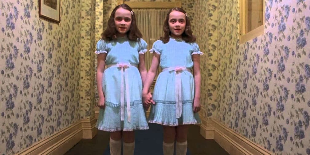 3. Las gemelas Grady: Seguro te provocaron pesadillas en El Resplandor de Stephen King, ¡qué miedo!