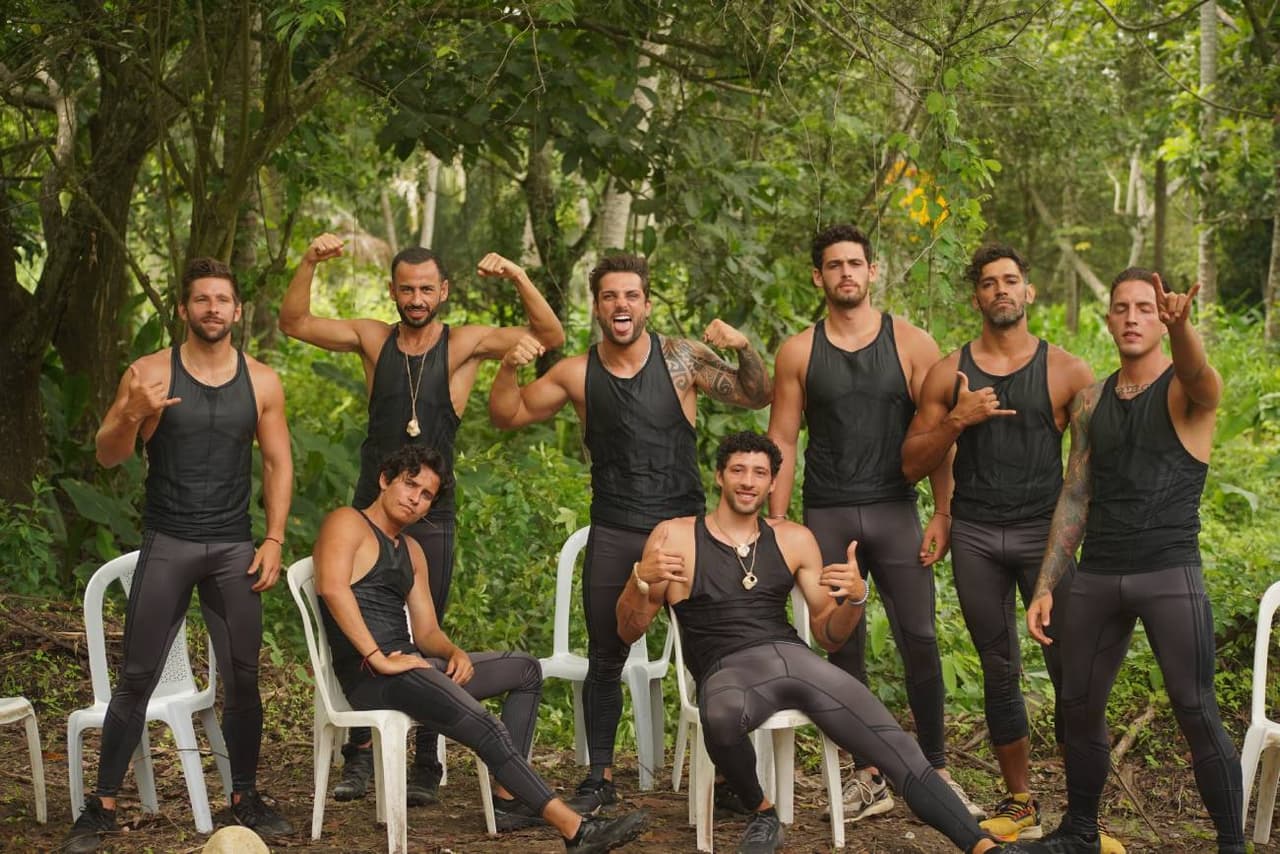 Los hombres usaron un uniforme negro antes de formar los nuevos equipos en Reto 4 Elementos 2022.