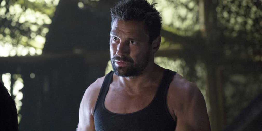 8. Manu Bennett: En Beta Test se da cuenta que todo lo que sucede en su videojuego sucede también en la vida real.