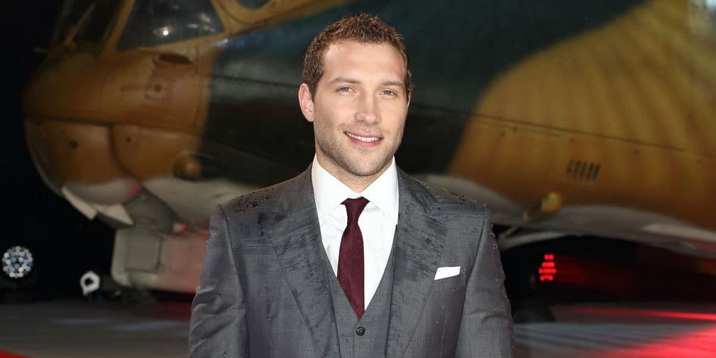 Aunque era muy joven para ser fan de la franquicia de Die Hard, recuerda que se sentaba a verla con pizza.