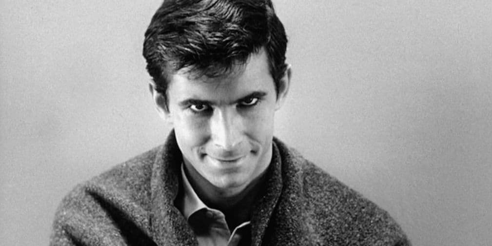 7. Psycho (1960): Dirigida por Alfred Hitchcock, inspirada por los crímenes de Ed Gein, asesino en serie de Wisconsin.