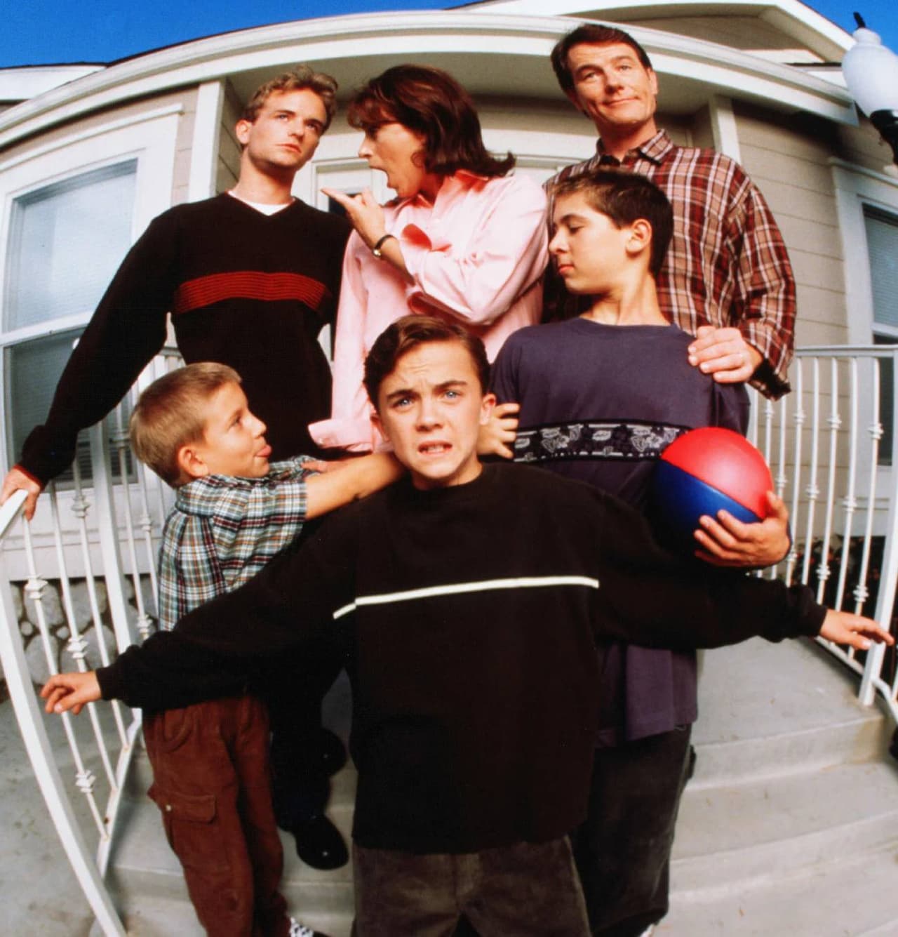 Malcolm: Frankie Muniz dice que Bryan Cranston ya trabaja en la secuela