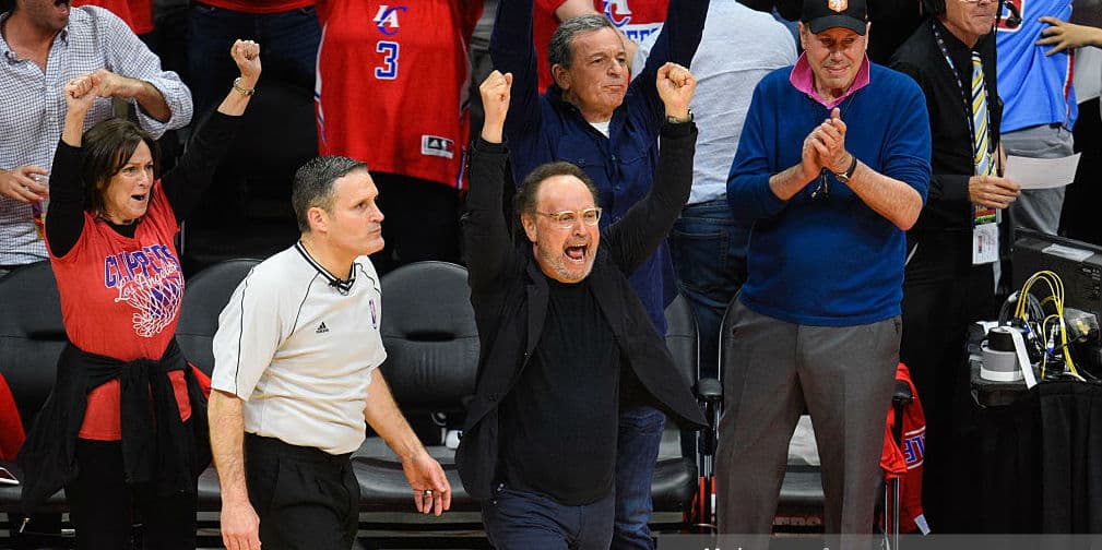 8. Billy Crystal: Su amor por Los Angeles Clippers lo hace estar en esta lista, otro gran actor fan del baloncesto.