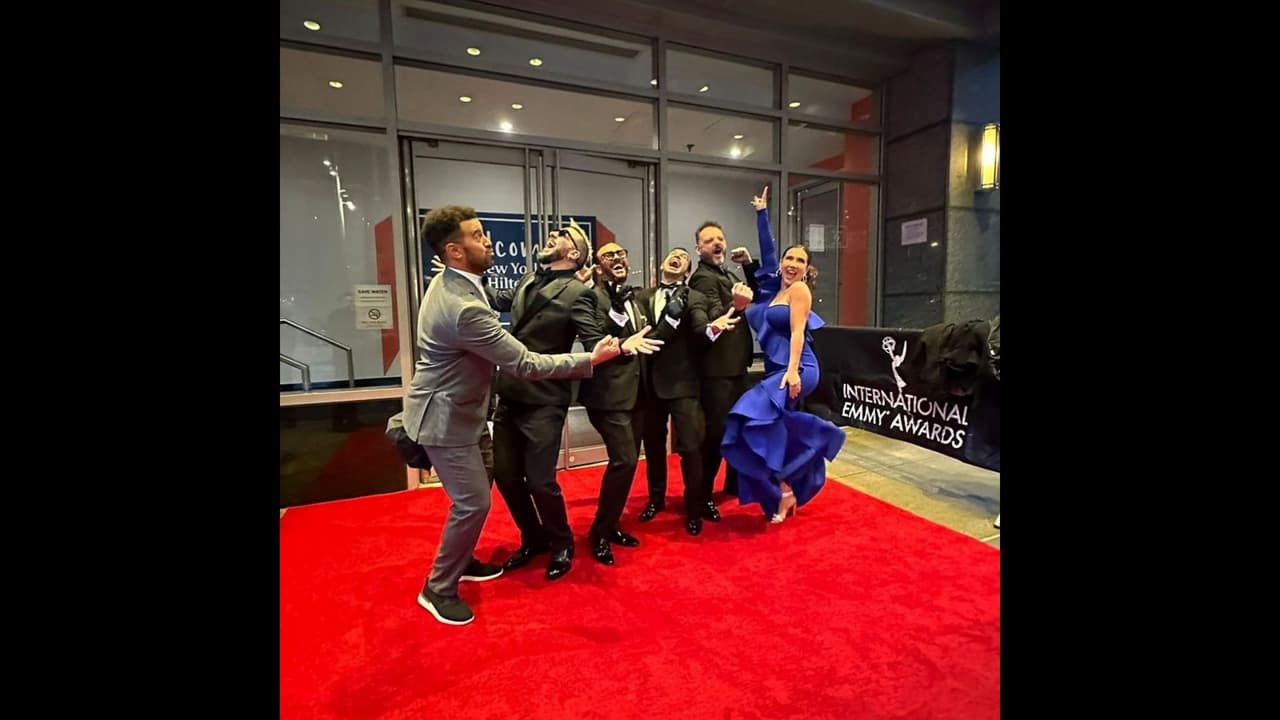 'La Familia Disfuncional' estuvo presente en la alfombra roja de los Premios Emmy Internacionales