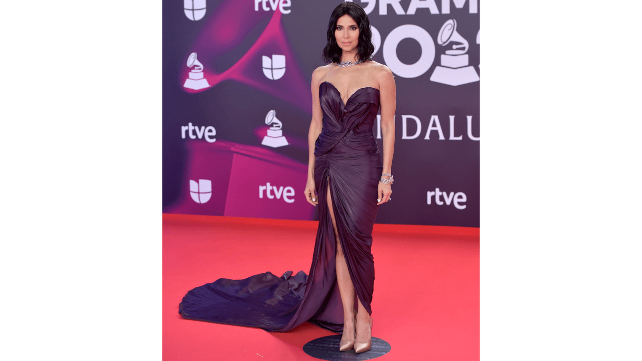 Roselyn Sánchez en la alfombra roja de los Latin GRAMMY 2023