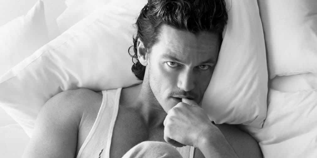 Desde los inicios de su carrera, Evans se declaró abiertamente gay. ¡Lástima chavas!