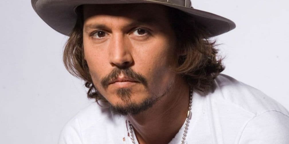 7. Johnny Depp: A principios de los años 80, se ganaba la vida vendiendo plumas estilográficas por teléfono.