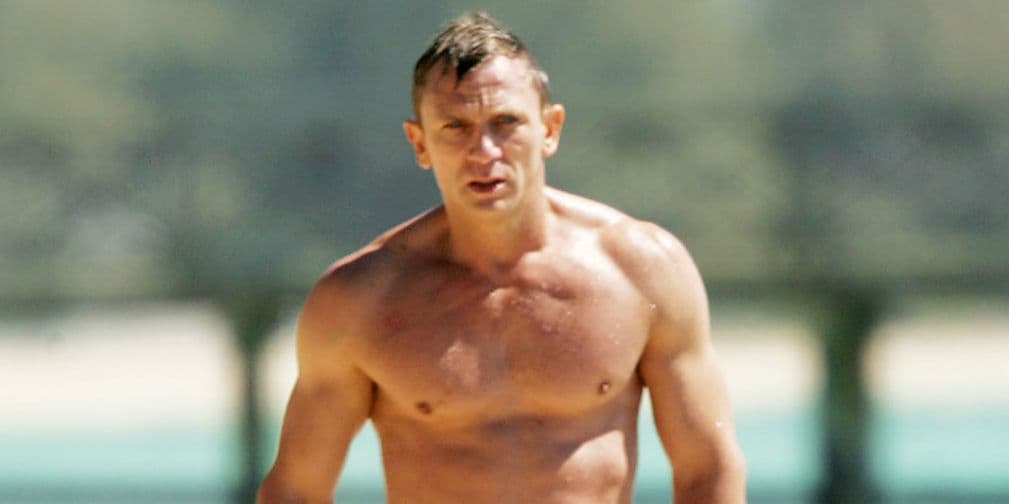 8. Daniel Craig: El James Bond dejó a más de una atónita al mostrar su figura saliendo del mar.
