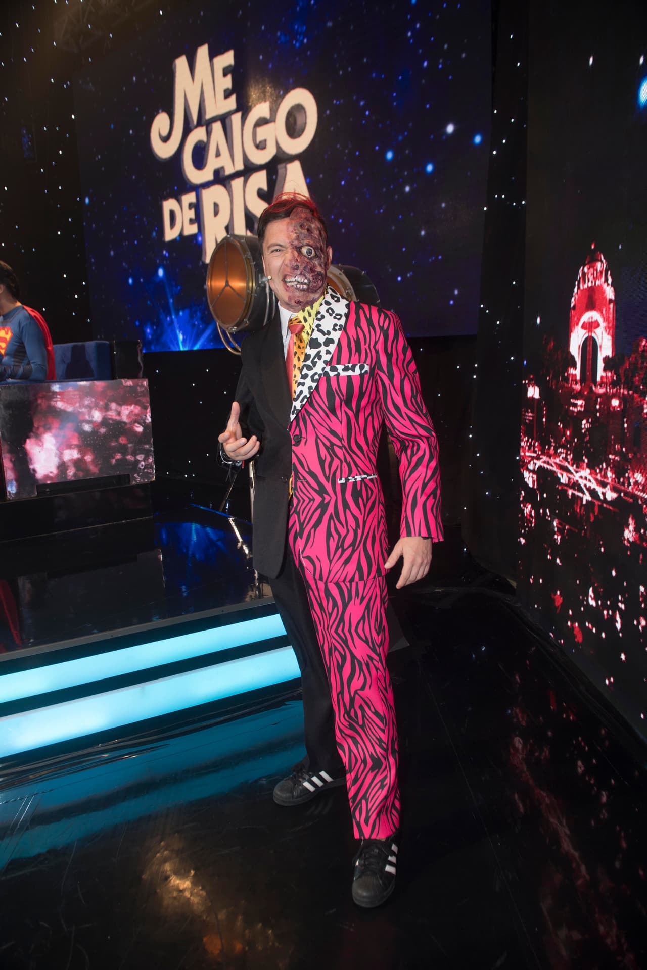 Este Harvey Dent trató de resolver las cosas con su moneda pero no le funcionó.