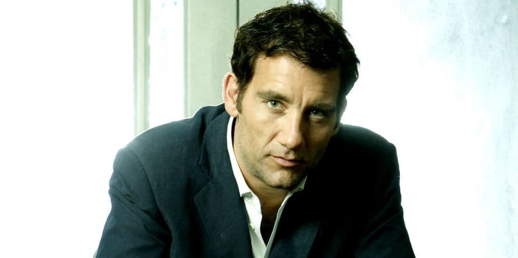 5. Clive Owen: Gastó su sueldo en ropa. Según él, compró la peor chaqueta de cuero del mundo.