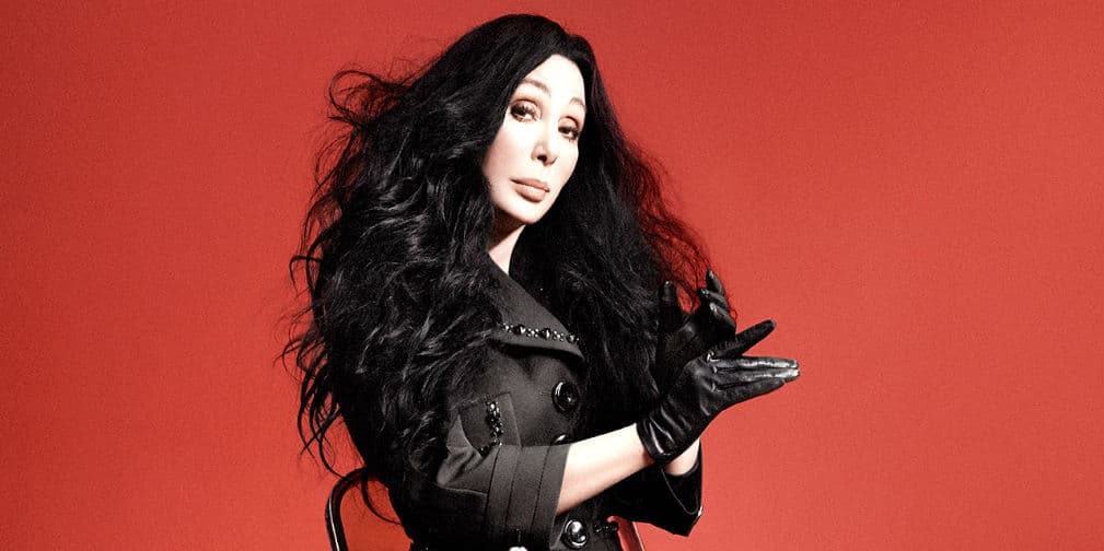 5. Cher: En 2013, la cantante dijo que el fantasma de su ex esposo, Sonny Bono, le solía jugar bromas.