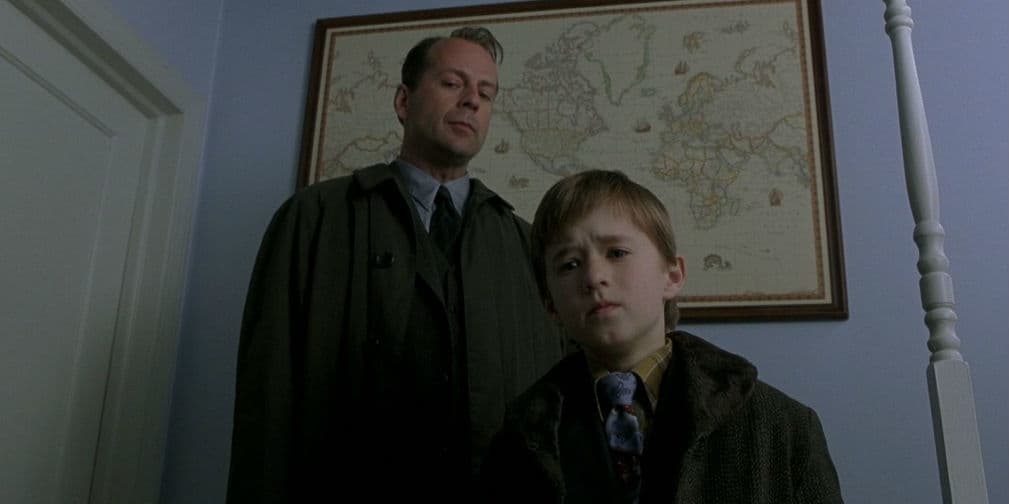 11. Bruce Willis: En El Sexto Sentido (1999), su personaje estaba muerto durante toda la película.