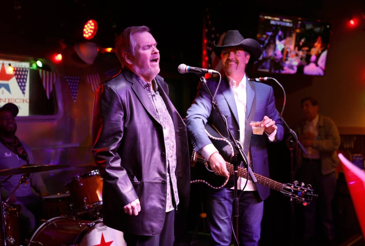 Justo al artista country Josh Rich, Meat Loaf ofreció un concierto en marzo de 2021 en Nashville, Tennessee.